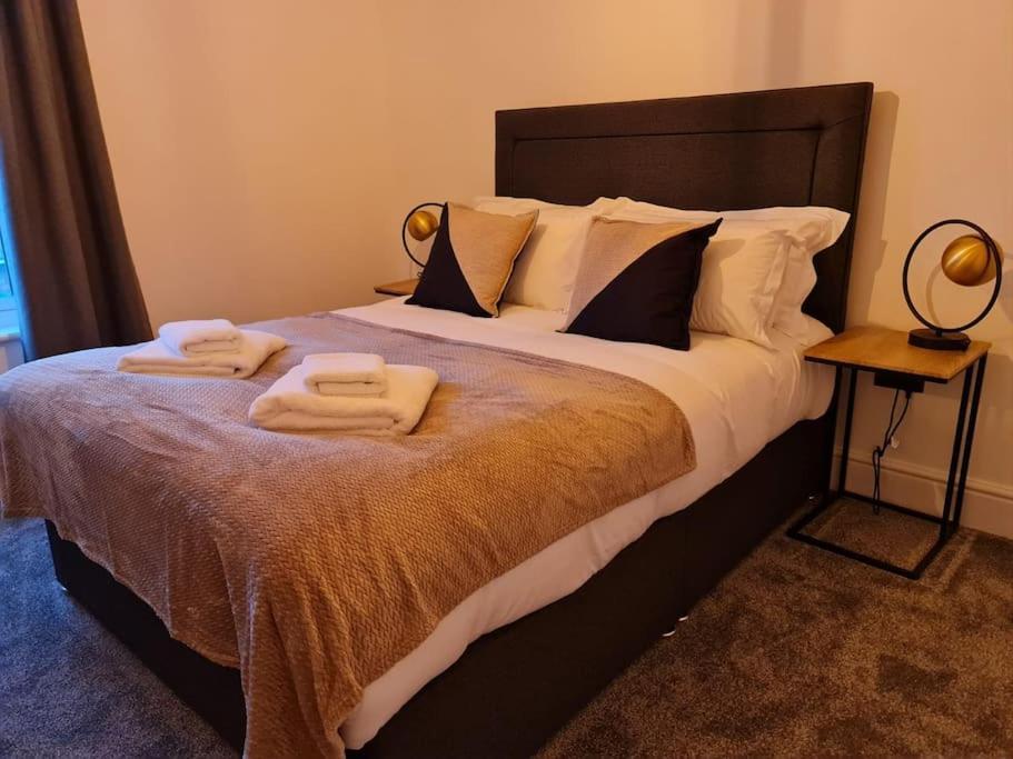 Centrally Located To The City Of Lincoln Kültér fotó